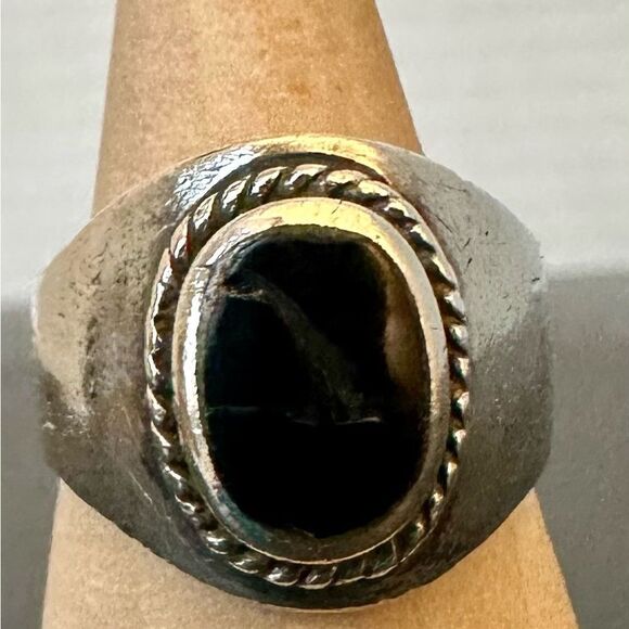 Sterling Silver ring with black onyx stone - Picture 4 of 4